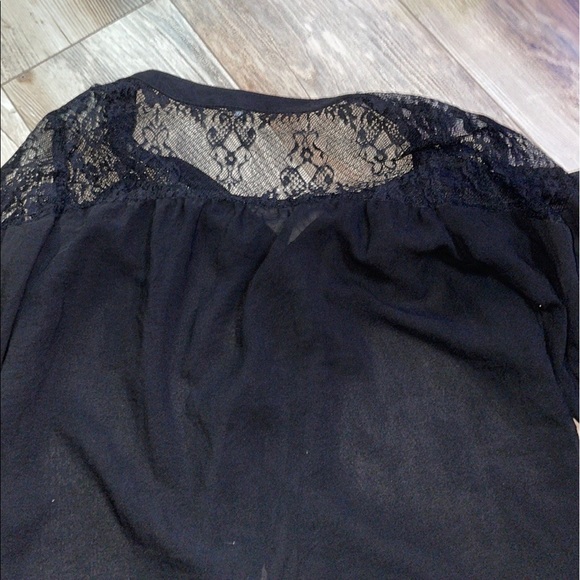 Little black blouse - Picture 6 of 6